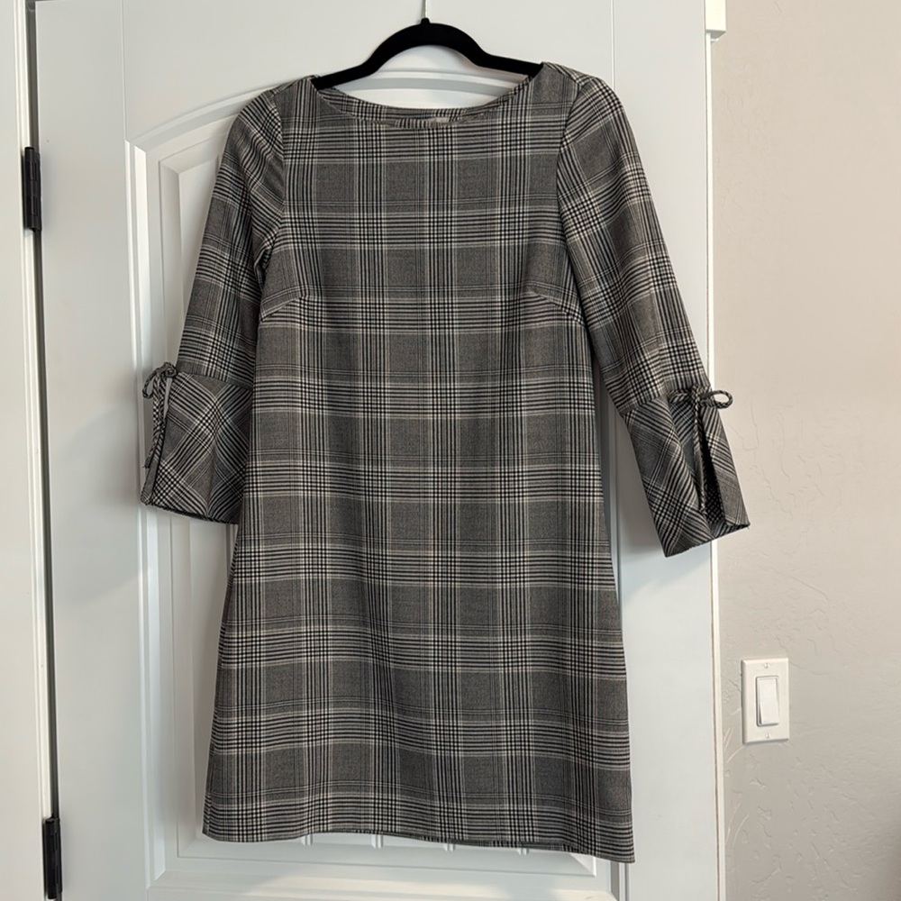 Grey plaid/ check work dress. Mid sleeves.